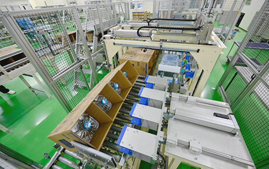 高速処理する最新鋭箱詰め機